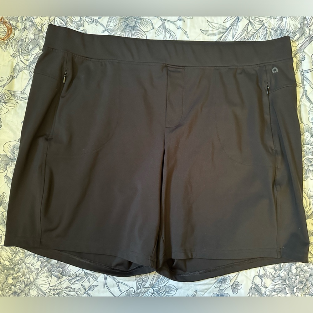 Hyba active shorts NWOT 2X black size zip pockets back pockets stretchy 8”inseam